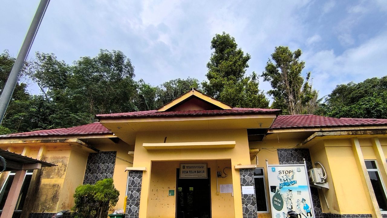 Sejarah Kepemimpinan Desa Teluk Bayur: Dari Awal Pembentukan hingga Era Modern