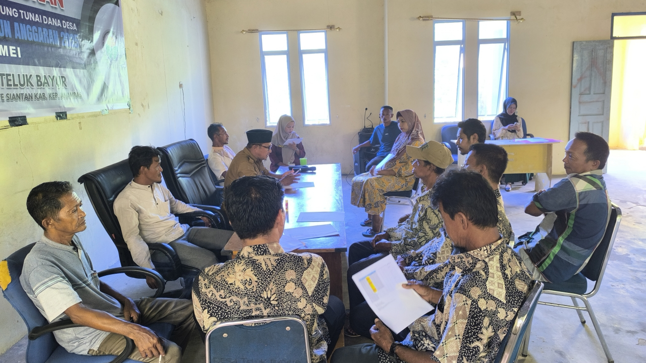 Verifikasi Data Lansia, Desa Teluk Bayur Gelar Musyawarah Bersama BPD, RT, dan RW