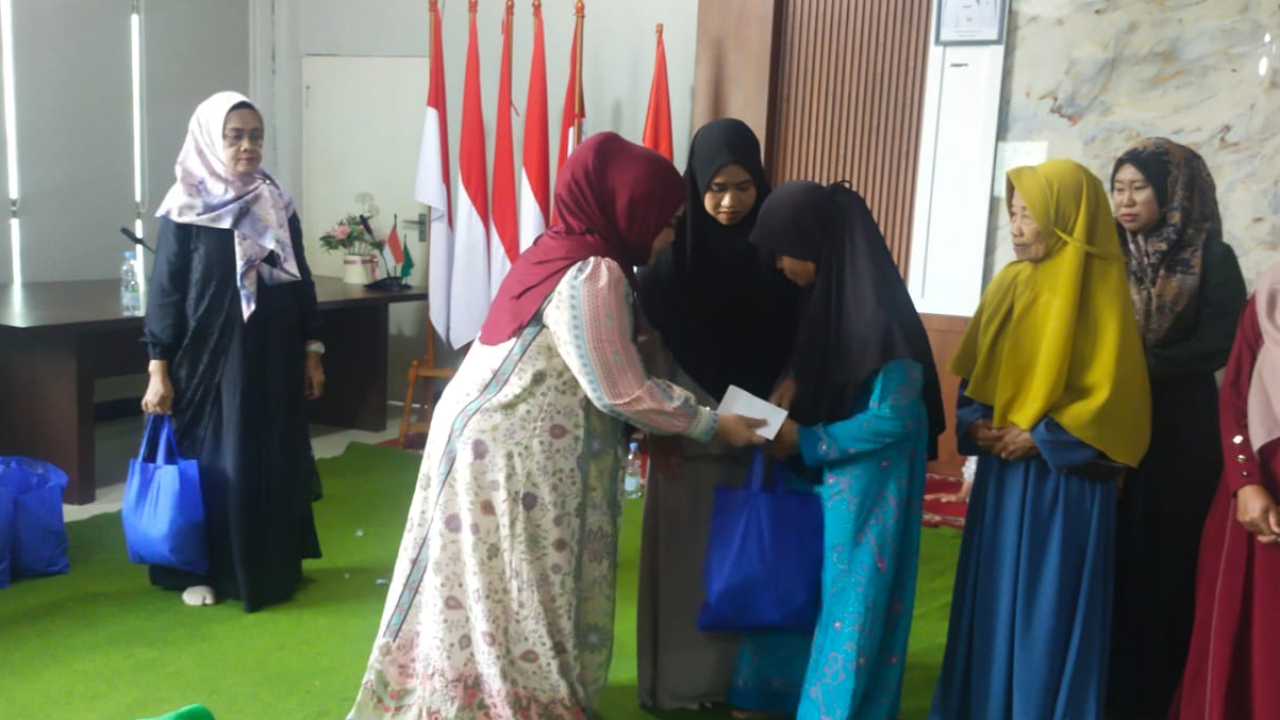 Pengajian Rutin PKK Waru Dukung ProgramNgamumule Indung atau Perlindungan Lansia