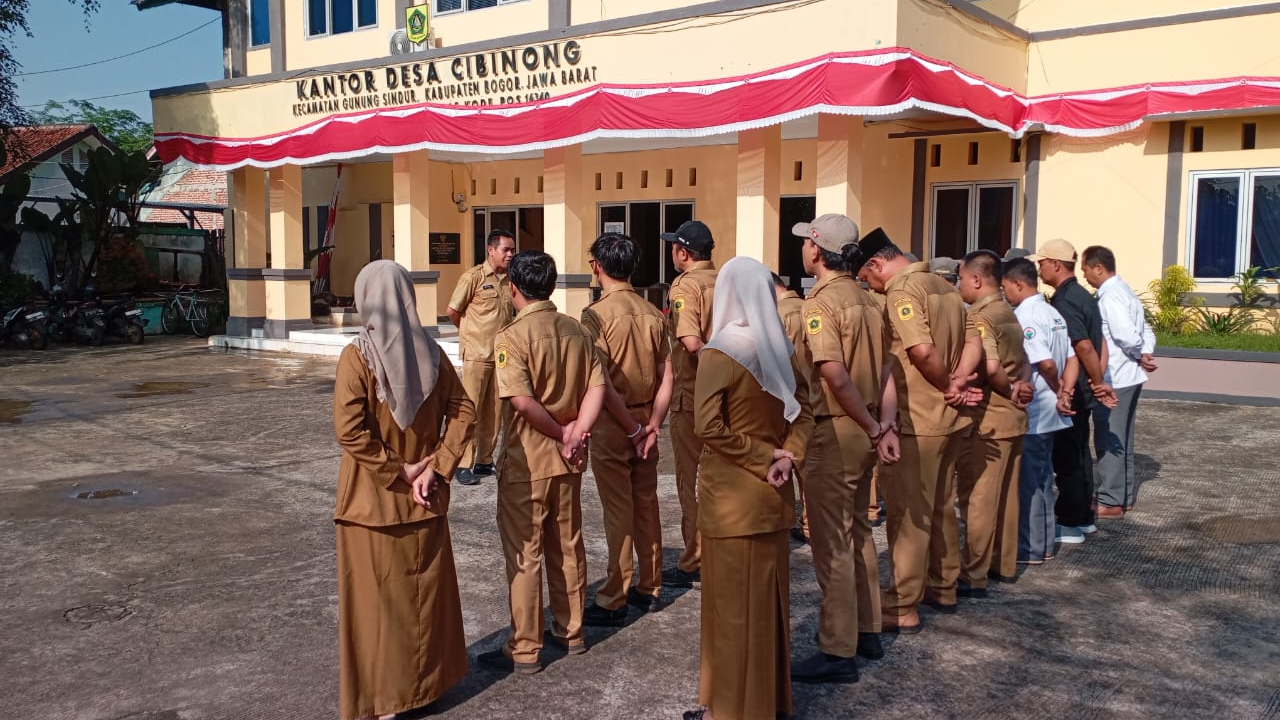 Peningkatan Disiplin dan Tanggung Jawab Melalui Apel Pagi Perangkat Desa Cibinong