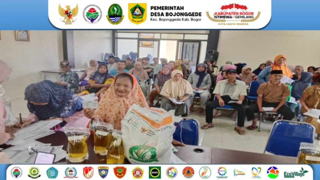 Pemdes Bojonggede Salurkan Bantuan Pangan Beras dan Minyak