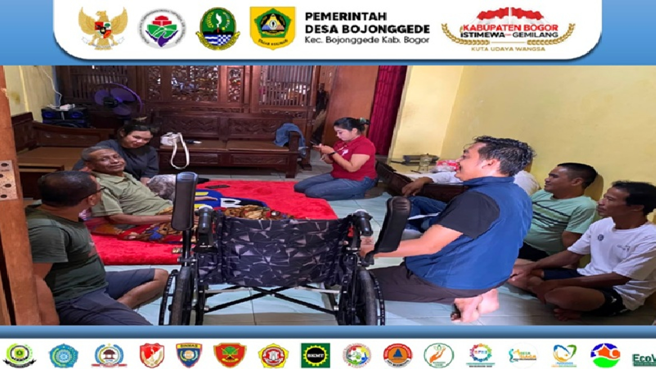 Respon Cepat Pemdes Bojonggede, Berikan Bantuan Kursi Roda kepada Warga