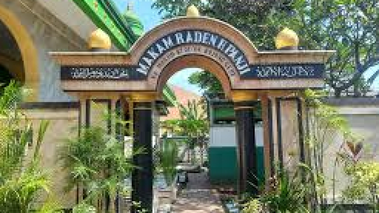 WISATA RELIGI MAKAM RADEN PANJI NATA KUSUMA