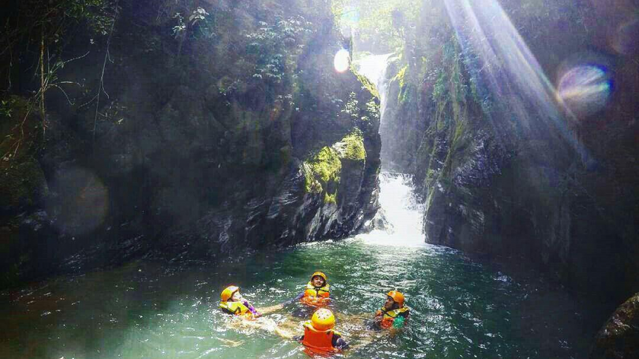 Wisata Curug Naga