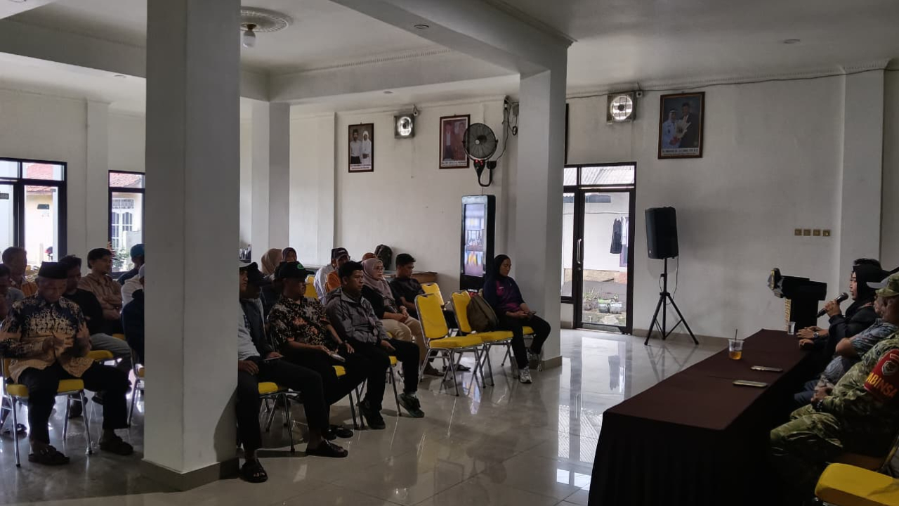 Sinergi Pemerintah Desa dan Pengurus RT/RW Sukamanah dalam Evaluasi Program Kerja Bulanan
