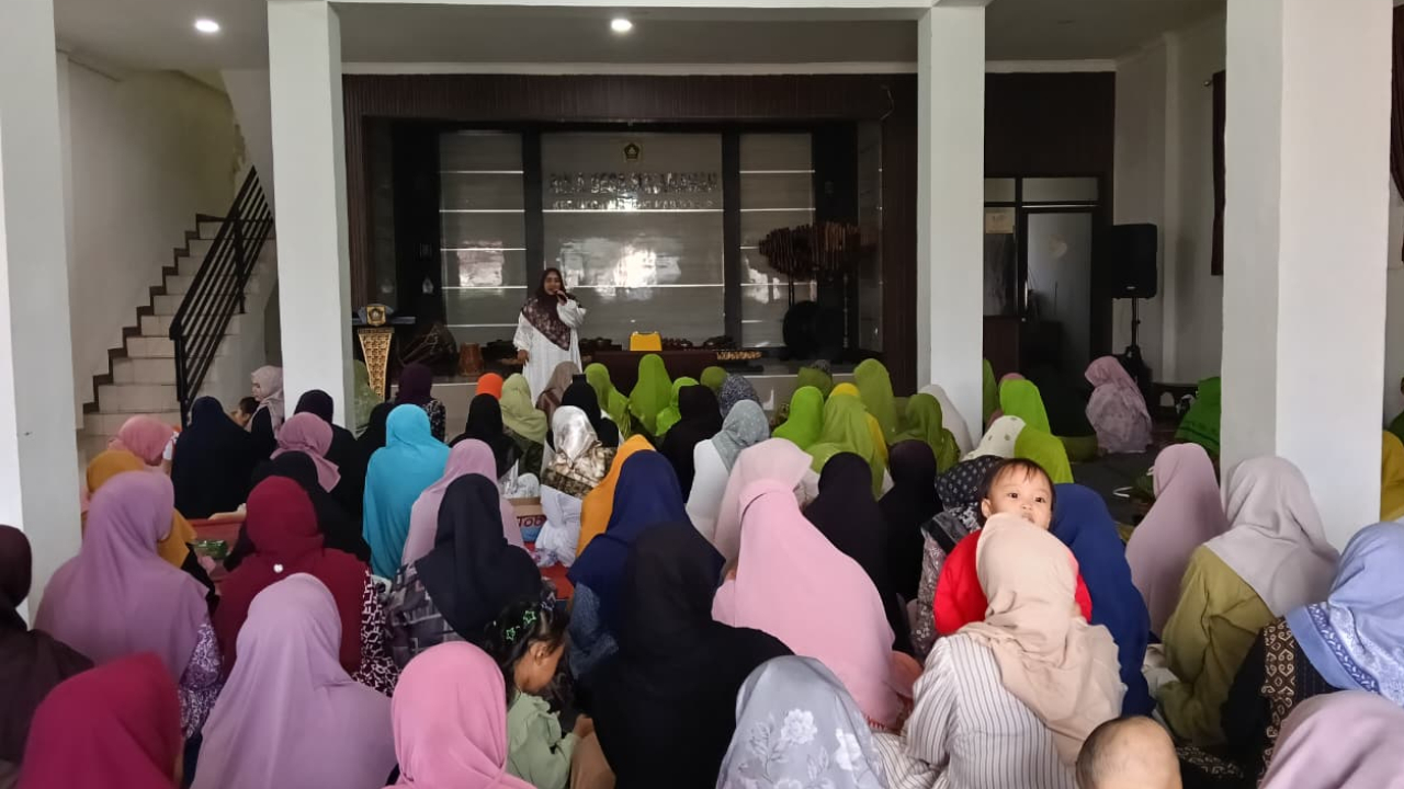 Perkuat Ukhuwah Islamiyah, Warga Desa Sukamanah Padati Pengajian Bulanan Nurul Hikmah
