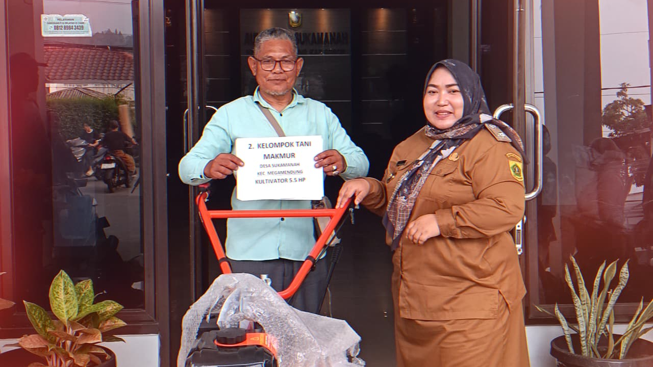 Kelompok Tani Desa Sukamanah Megamendung Terima Bantuan Alat Kultivator Pertanian