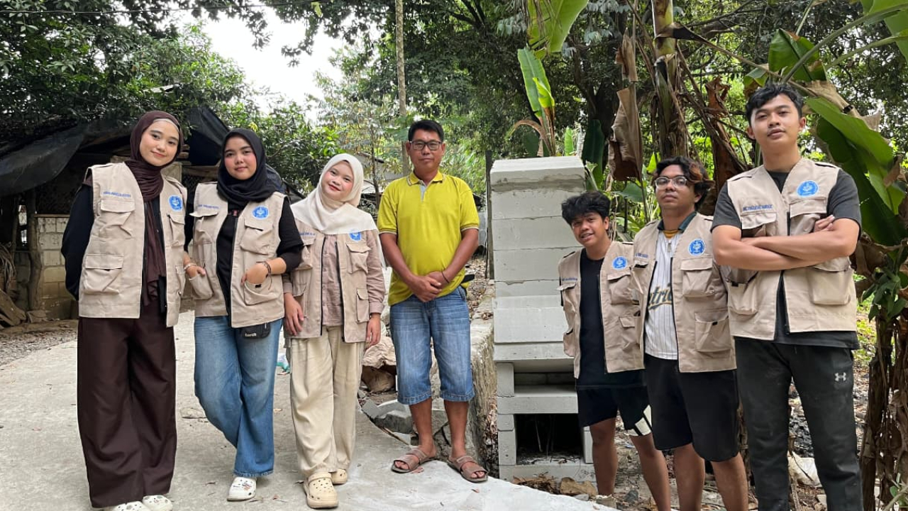 Atasi Persoalan Sampah, Mahasiswa KKNT IPB Bangun Dua Insinerator