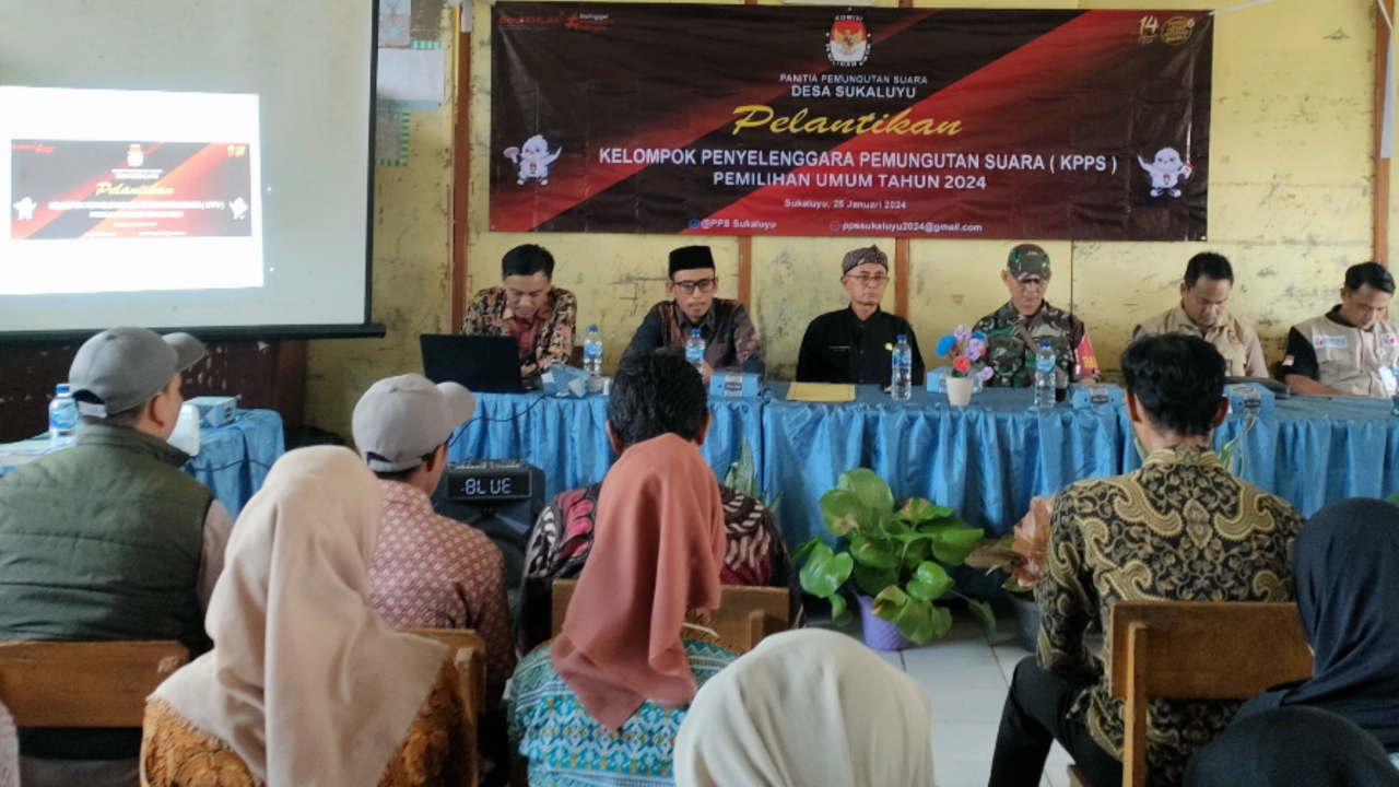 Pelantikan Anggota KPPS pada Pemilu 2024 di Desa Sukaluyu Kecamatan Kalibunder Kabupaten Sukabumi