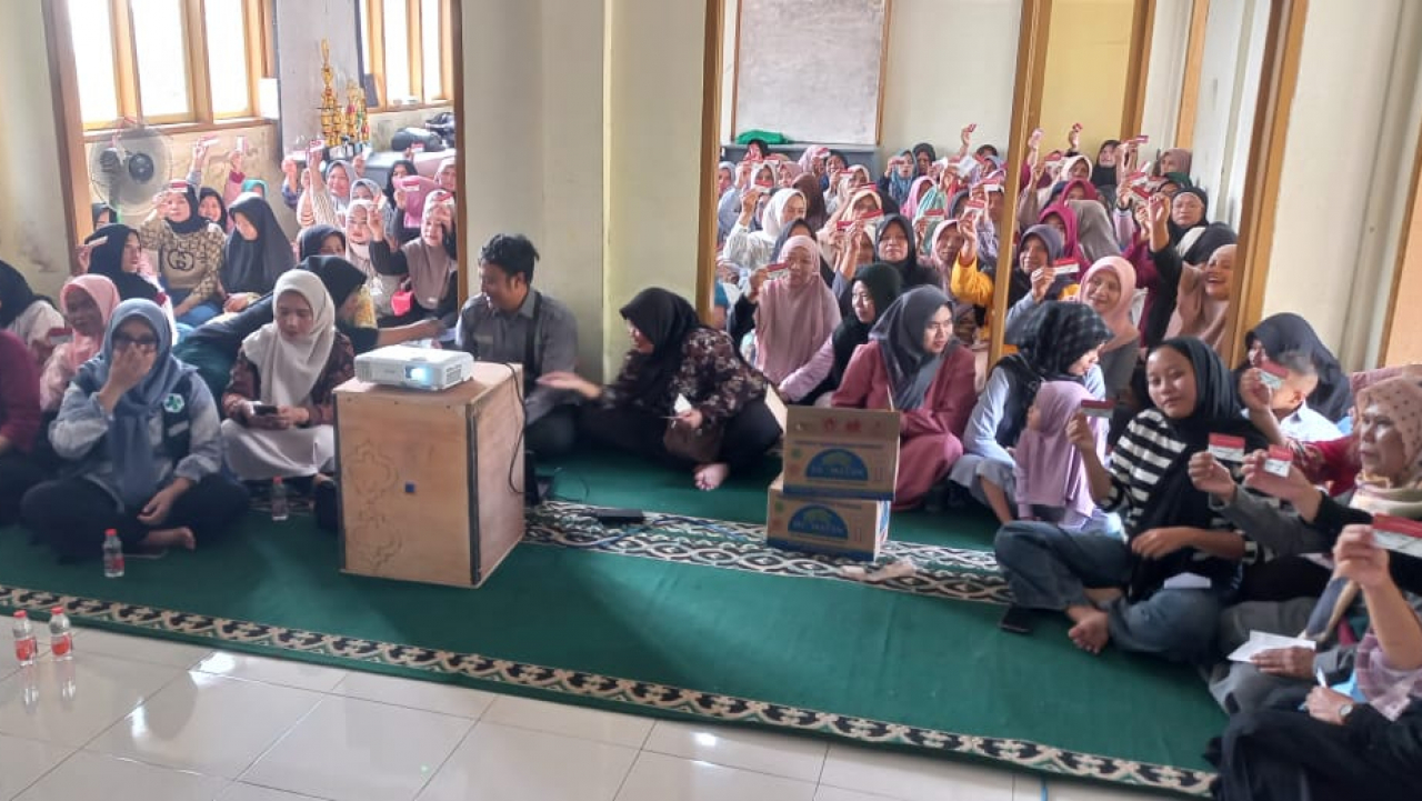Sosialisasi Pengelolaan Sampah Melalui FDS DYNAMIX Digelar di Desa Cipancar