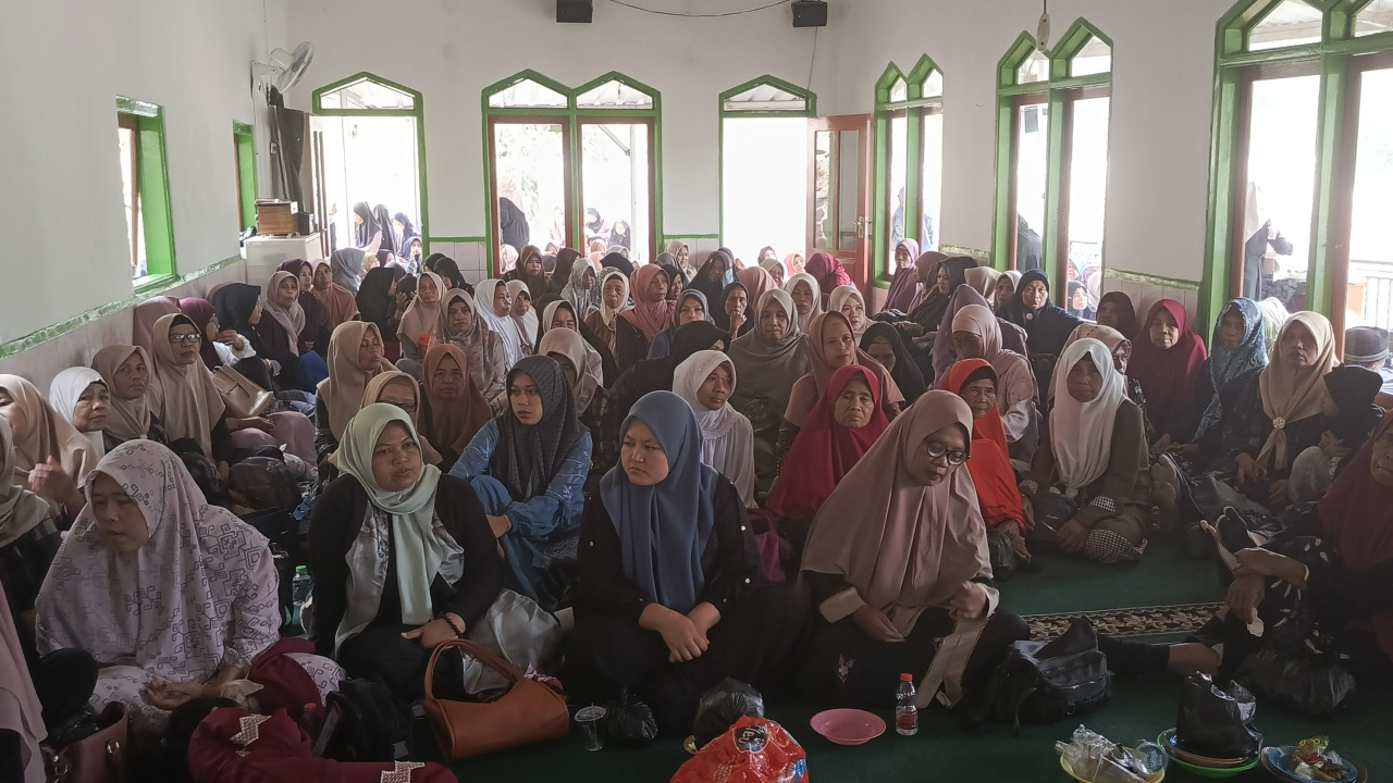 Pengajian Rutin Bulanan Warga Desa Sukasukur Berjalan Khidmat