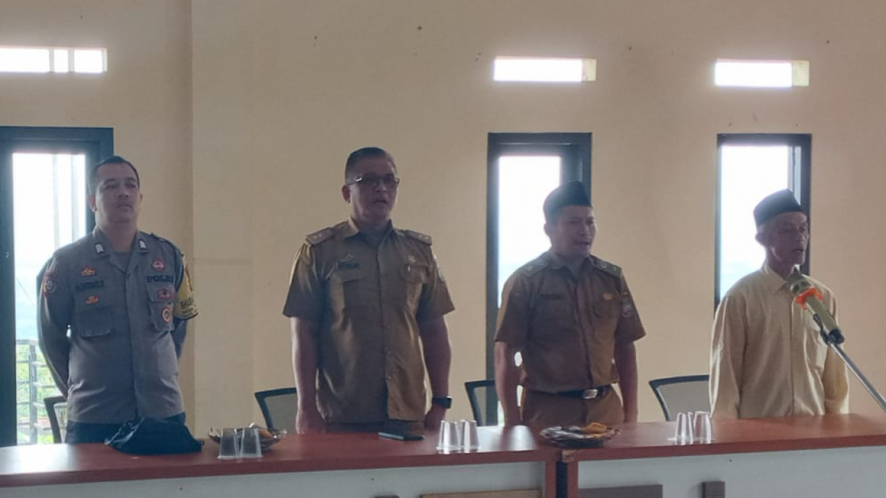 Nana Kusjana dan Yusuf Sajidin  Resmi Dilantik Sebagai Perangkat Desa Pasirtamiang