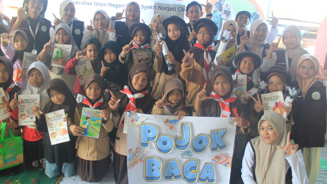 Kelompok 30 KKN UIN Siber Syekh Nurjati Cirebon Hadirkan “Pojok Baca” di Desa Setupatok