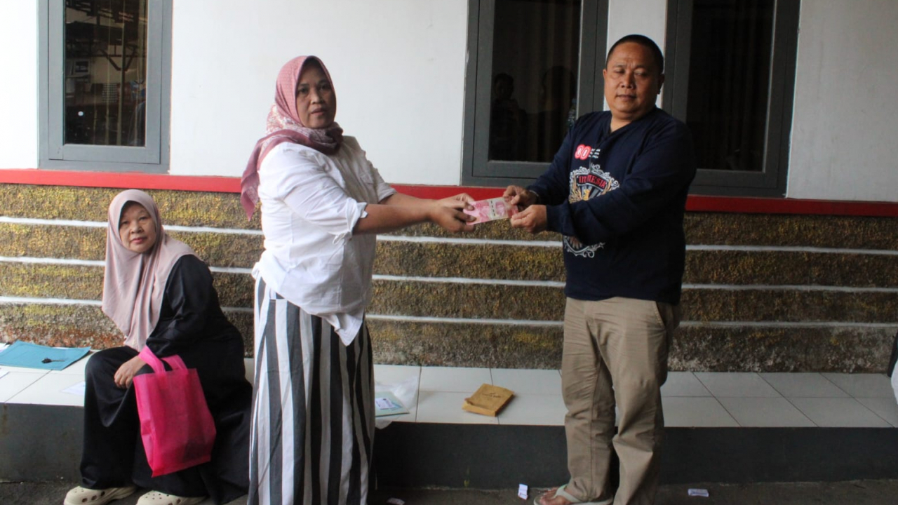 Penyaluran BLT Triwulan III di Desa Sukamukti