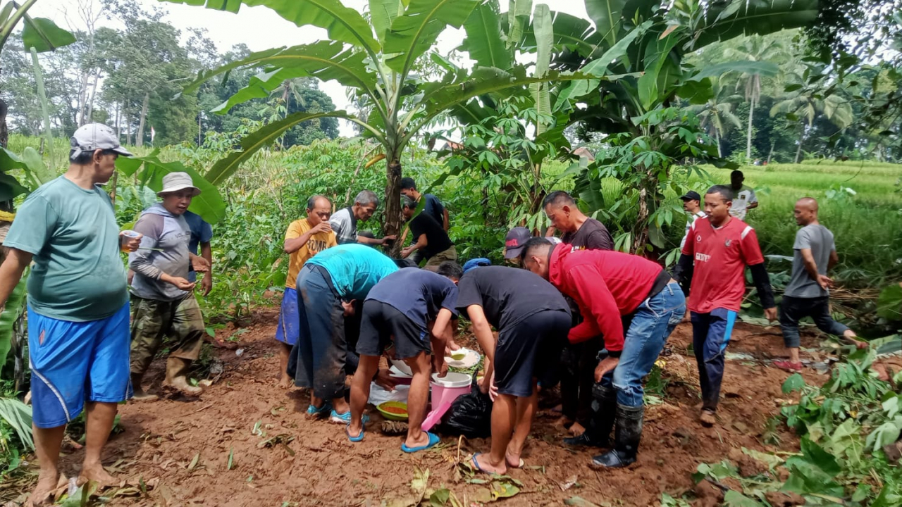 Kegiatan Kerja Bakti: Saluran Air Leuwigeni Blok Sukaraos