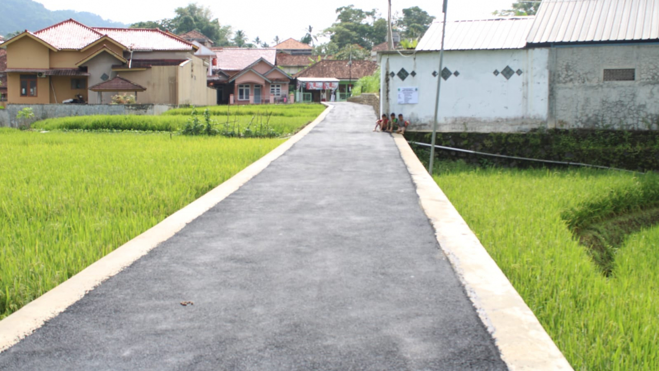 Perbaikan Jalan Sukaraos Dongkrak Ekonomi Sukamukti