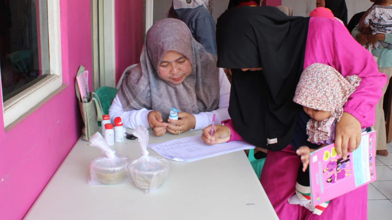 Posyandu Mawar II Bulan Agustus di Blok Sukaraos, Desa Sukamukti