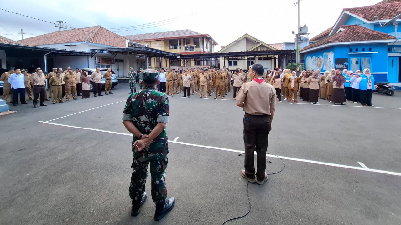 Apel Bersama Bulan September di Halaman Kantor Kecamatan Cikijing