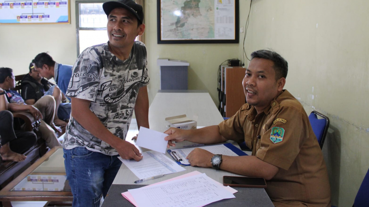 Penyaluran Insentif RT/RW Triwulan Ketiga Tahun 2025 di Desa Sukamukti