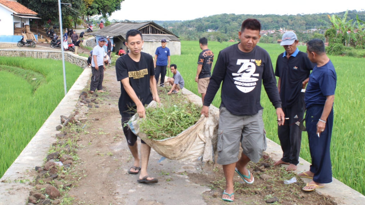 Jumat Bersih Sukamukti: Gotong Royong Jaga Lingkungan Desa