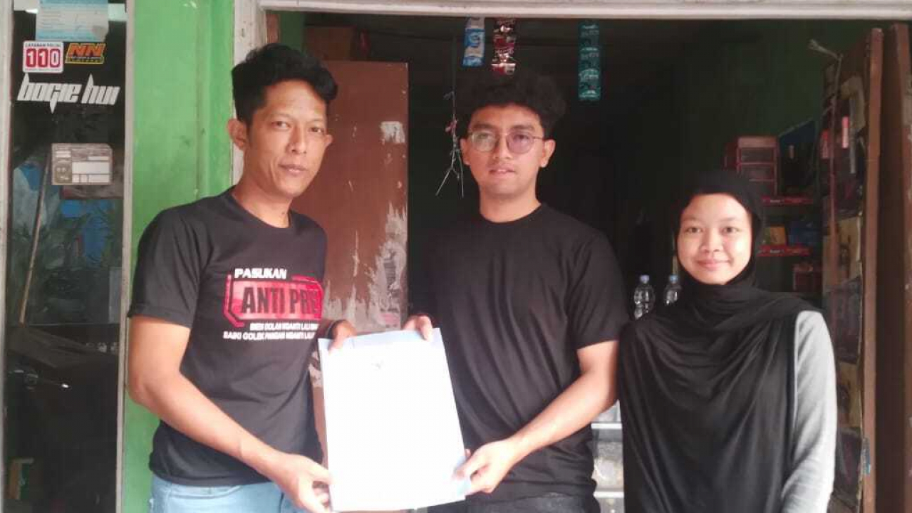 Mahasiswa KKN IKOPIN Dampingi UMKM Mikro Desa Nagarawangi Daftarkan Sertifikat Halal