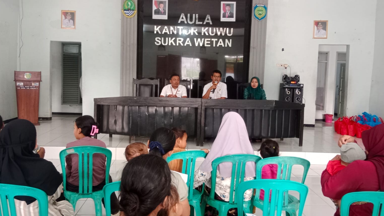 Penyaluran PMT bagi Keluarga Berisiko Stunting