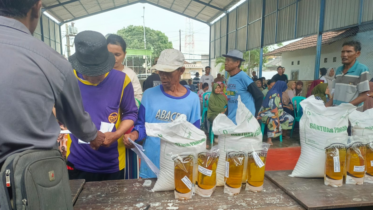 Penyaluran Bantuan Pangan Alokasi Februari-Maret 2026 di Desa Sukra Wetan