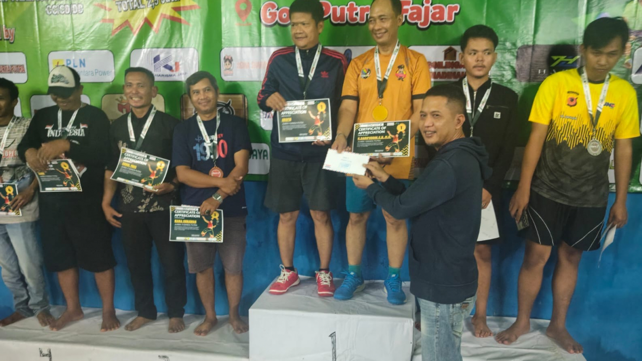 Penyerahan Medali Turnamen Badminton Ramadhan Cup 1447 H