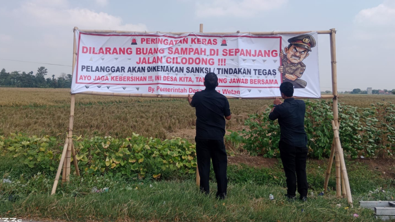Pemasangan Kembali baliho yg dirusak oleh pihak yg tidak bertanggung jawab