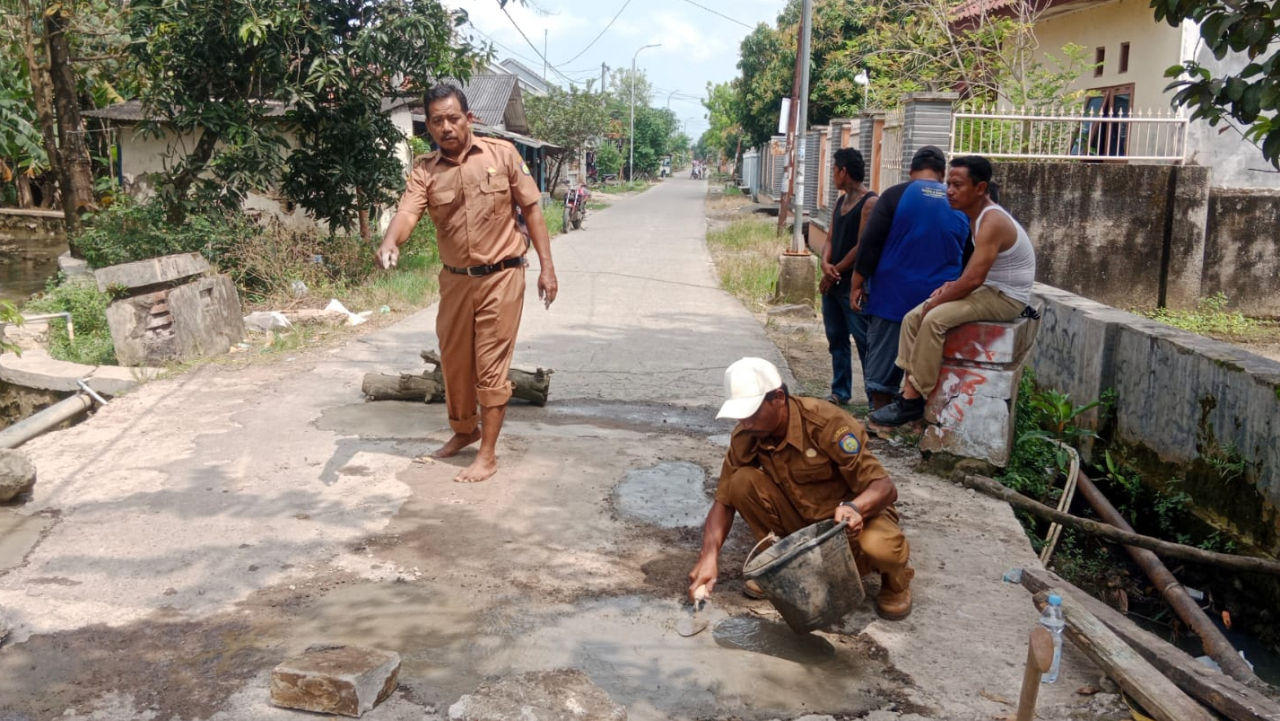 Finishing Rehab Jembatan Kecil