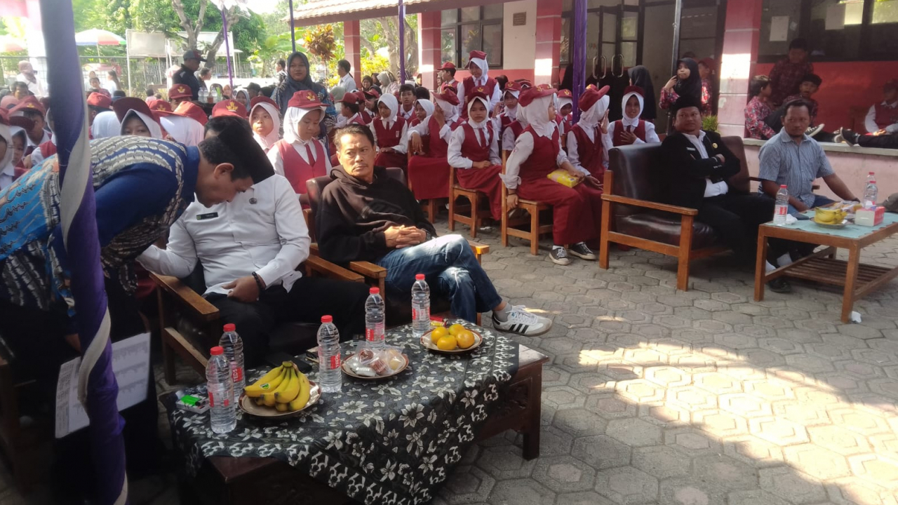 Pemdes Sukra Wetan hadiri Tasyakuran Kelulusan Dan Perpisahan Kelas VI UPTD SD Negeri 5 Sukra Wetan