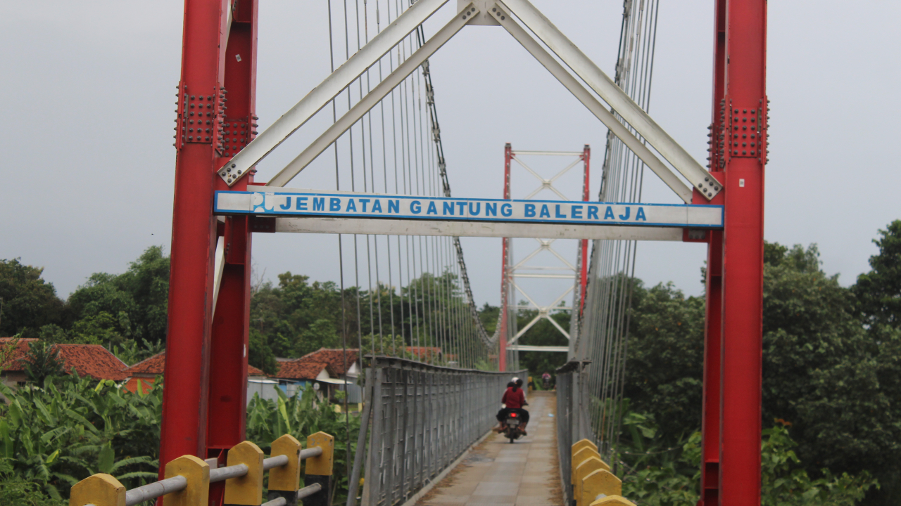 JEMBATAN GANTUNG DESA BALERAJA