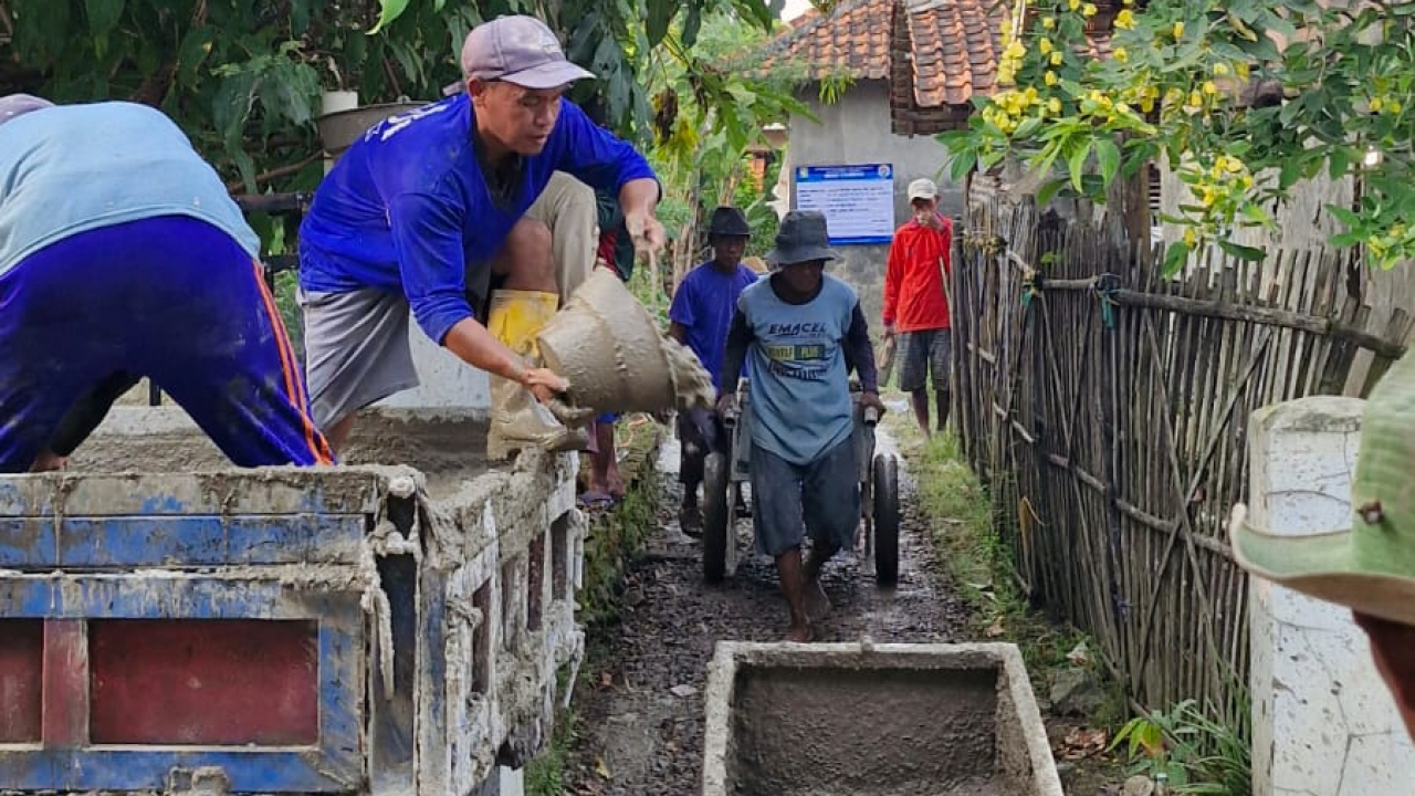 Peningkatan Infrastruktur Jalan di Blok Waled, Desa Cangko untuk Mobilitas Warga