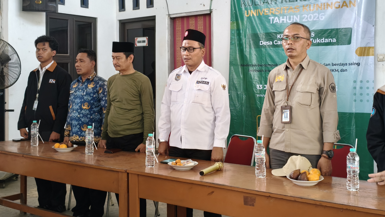 Warga Desa Cangko Tukdana Indramayu Kompak Gelar Gotong Royong