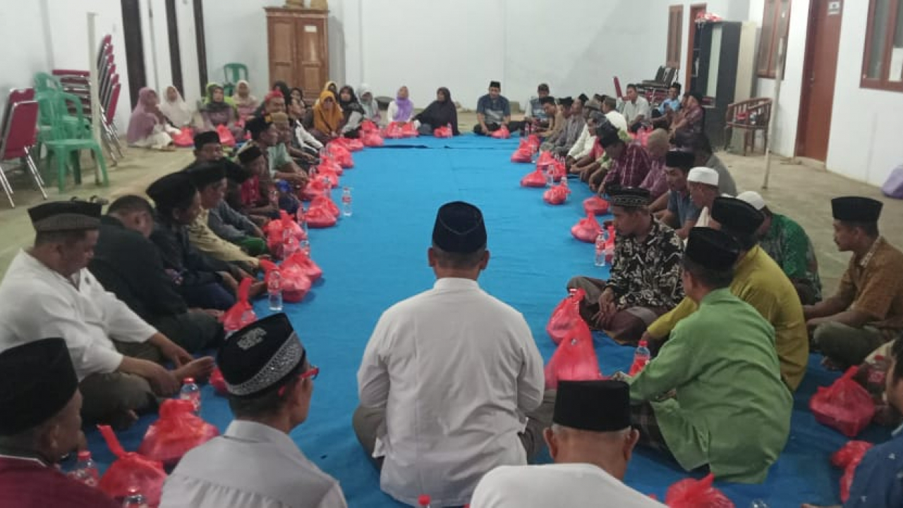 Kliwonan dan Tahlil Bersama di Balai Desa Cangko