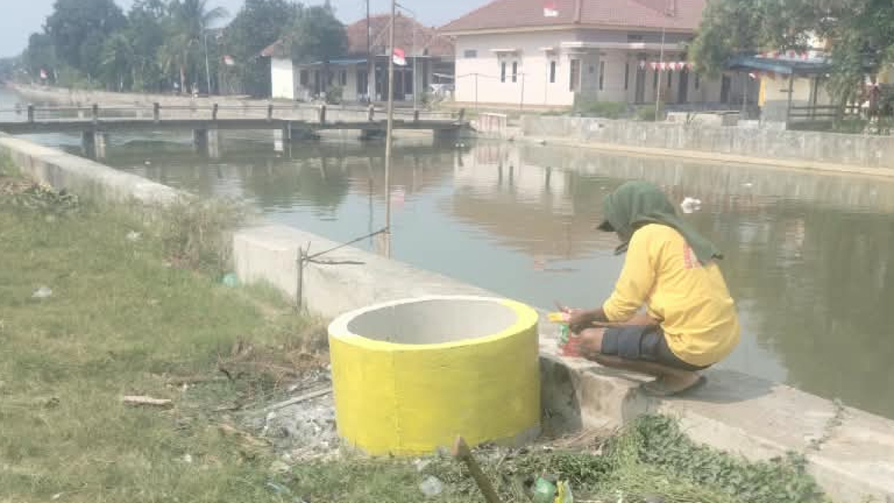 PEMERINTAH DESA CANGKO PASANG 55 UNIT BUIS BETON, UPAYA ATASI KEBIASAAN BUANG SAMPAH SEMBARANGAN