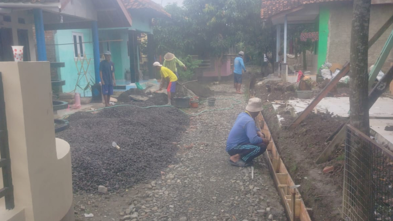 Peningkatan Infrastruktur Jalan di Blok Jatilawang Desa Cangko