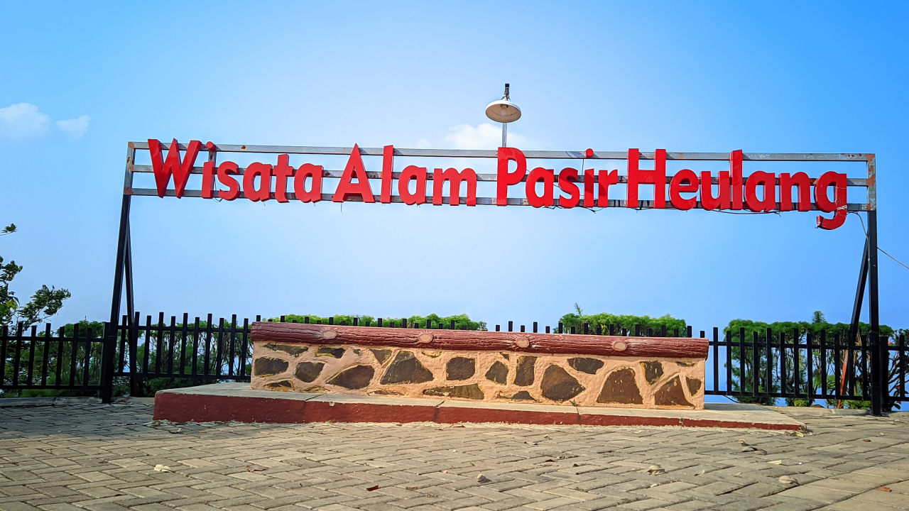 Wisata Alam Pasir Heulang