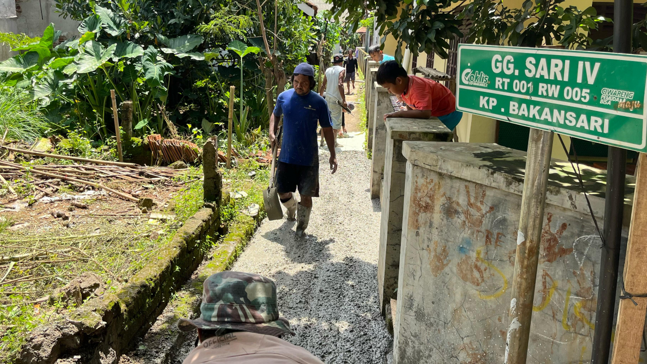 Pengembangan Infrastruktur Jalan di Desa Ciwareng untuk Kesejahteraan Masyarakat
