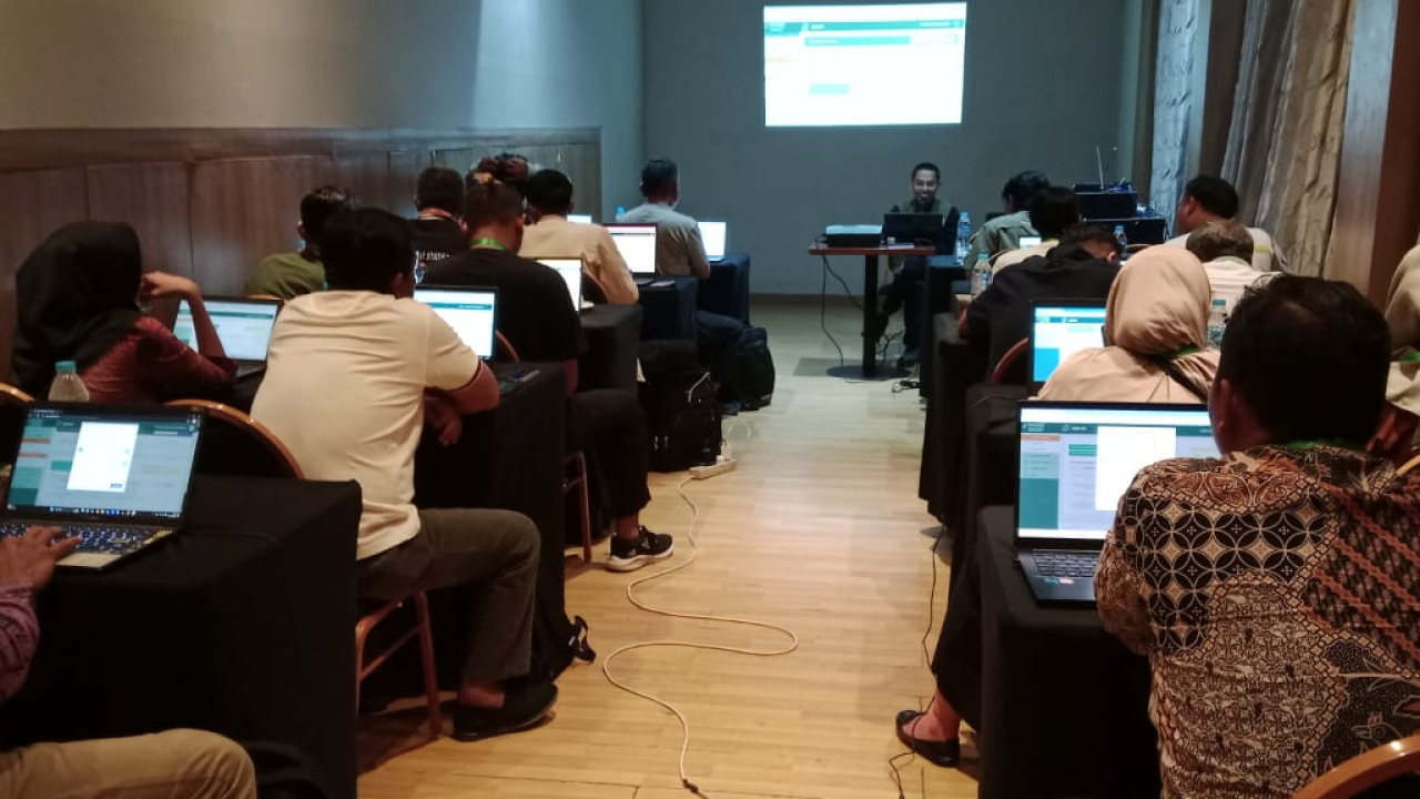 Meningkatkan Pelayanan Publik: Pelatihan Digital untuk Aparatur Desa Rengasdengklok Selatan