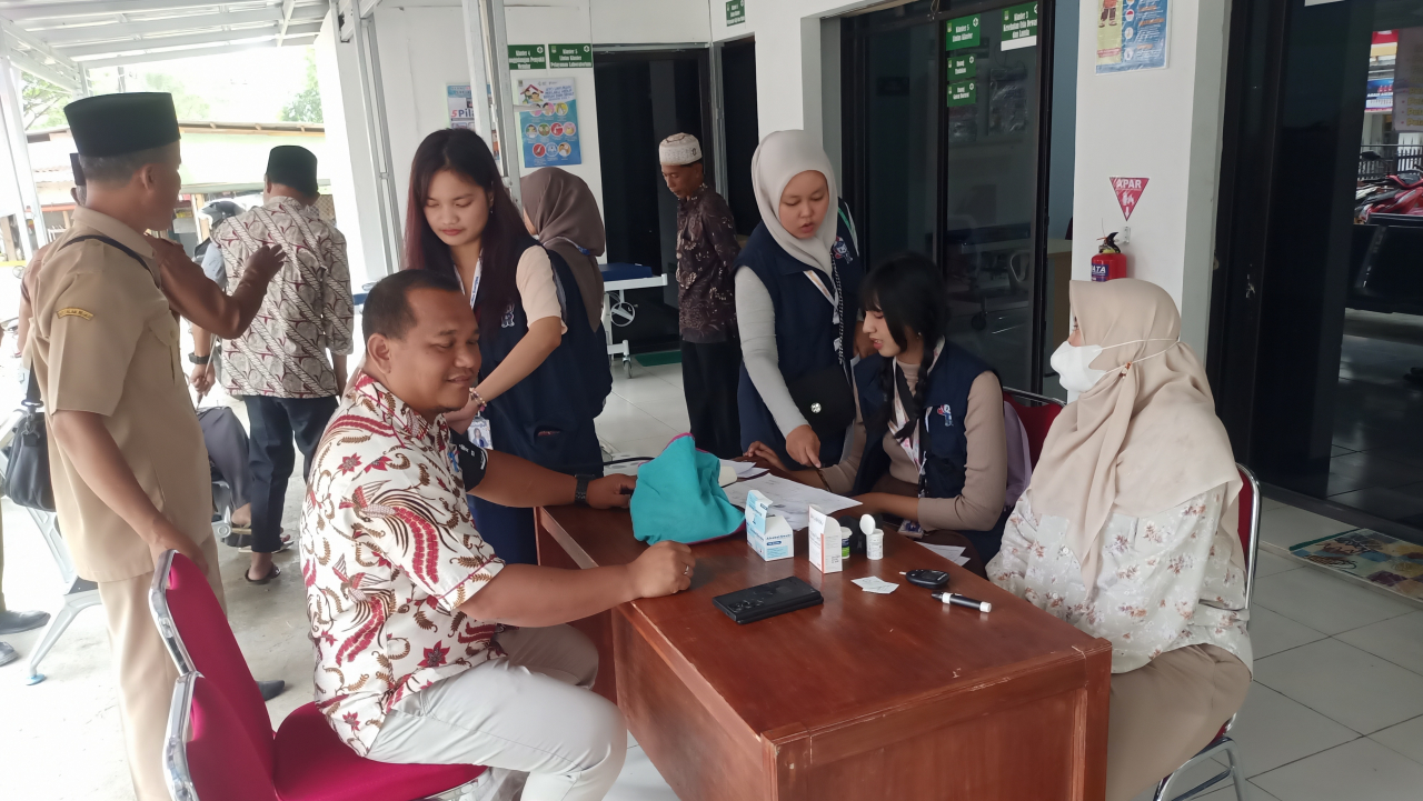 PEMERINTAH DESA NAGASARI DAN APARATUR DESA IKUT CEK KESEHATAN GRATIS DI PUSKESMAS