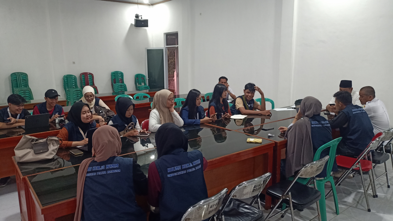 RAPAT PERSIAPAN HUT RI KE-80 DESA NAGASARI BERSAMA MAHASISWA KKN UNIVERSITAS PELITA BANGSA