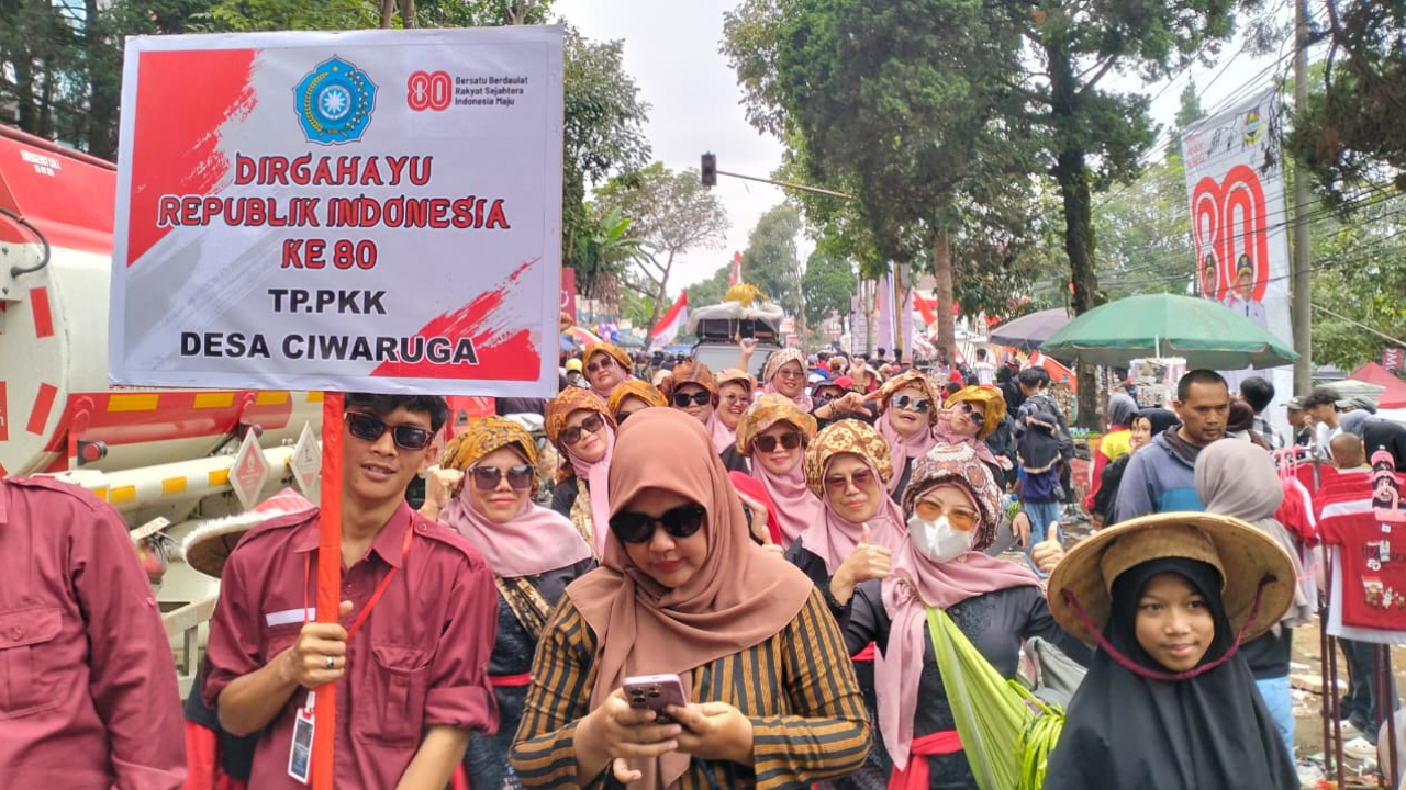 Desa Ciwaruga Ikut Serta dalam Karnaval Kecamatan Parongpong Meriahkan HUT RI ke-80