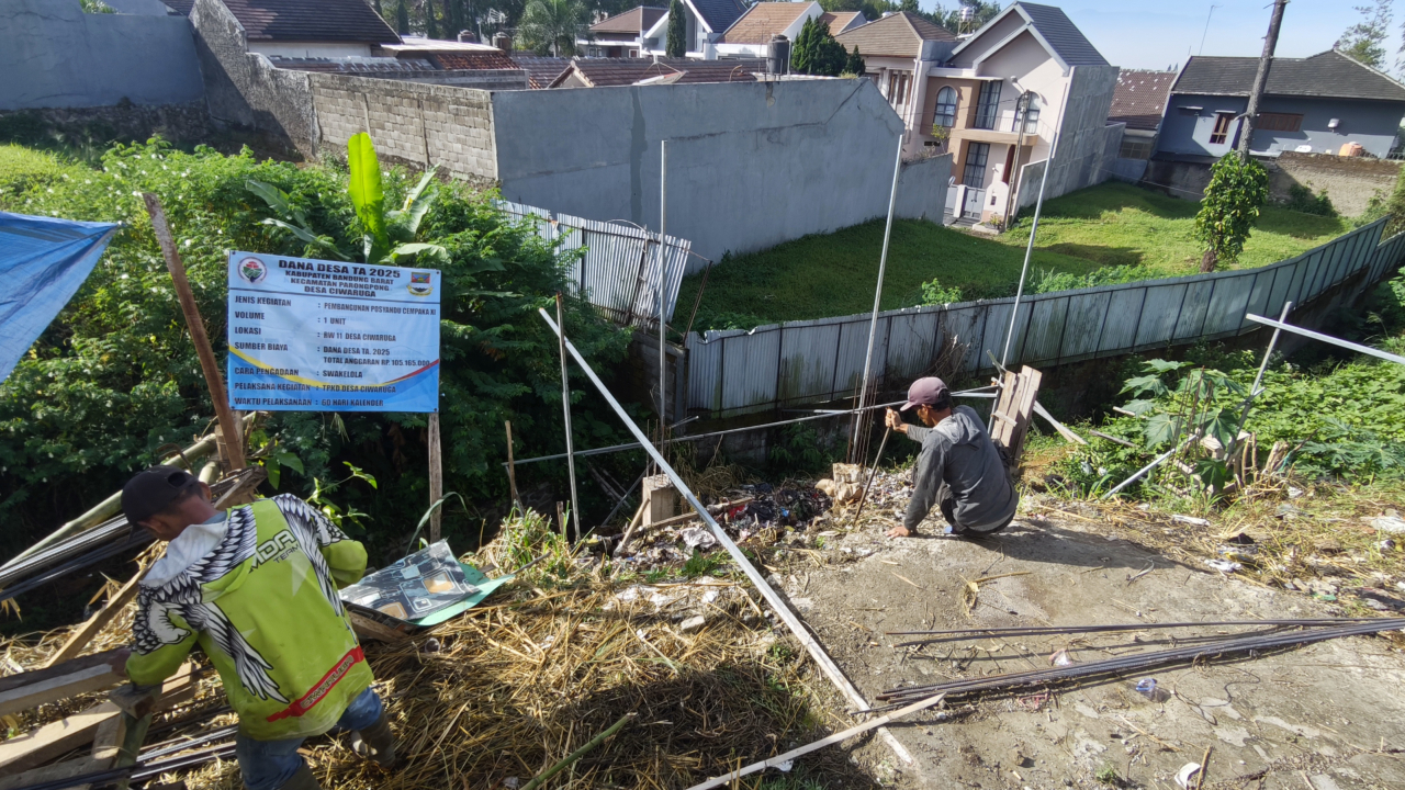 Proses pembangunan Kantor posyandu RW 11