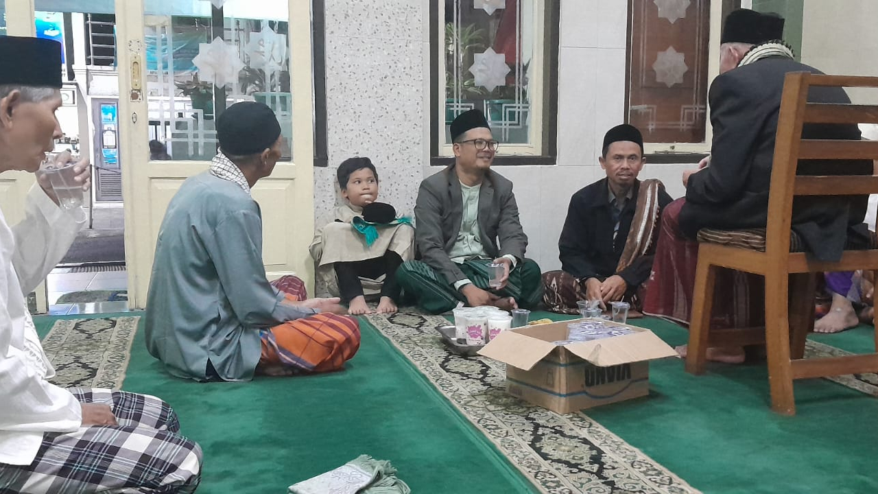 Safari Ramadhan Tarawih keliling Kepala Desa Ciwaruga