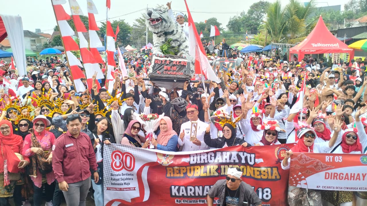 Meriah! Karnaval Desa Ciwaruga Warnai Perayaan HUT RI ke-80