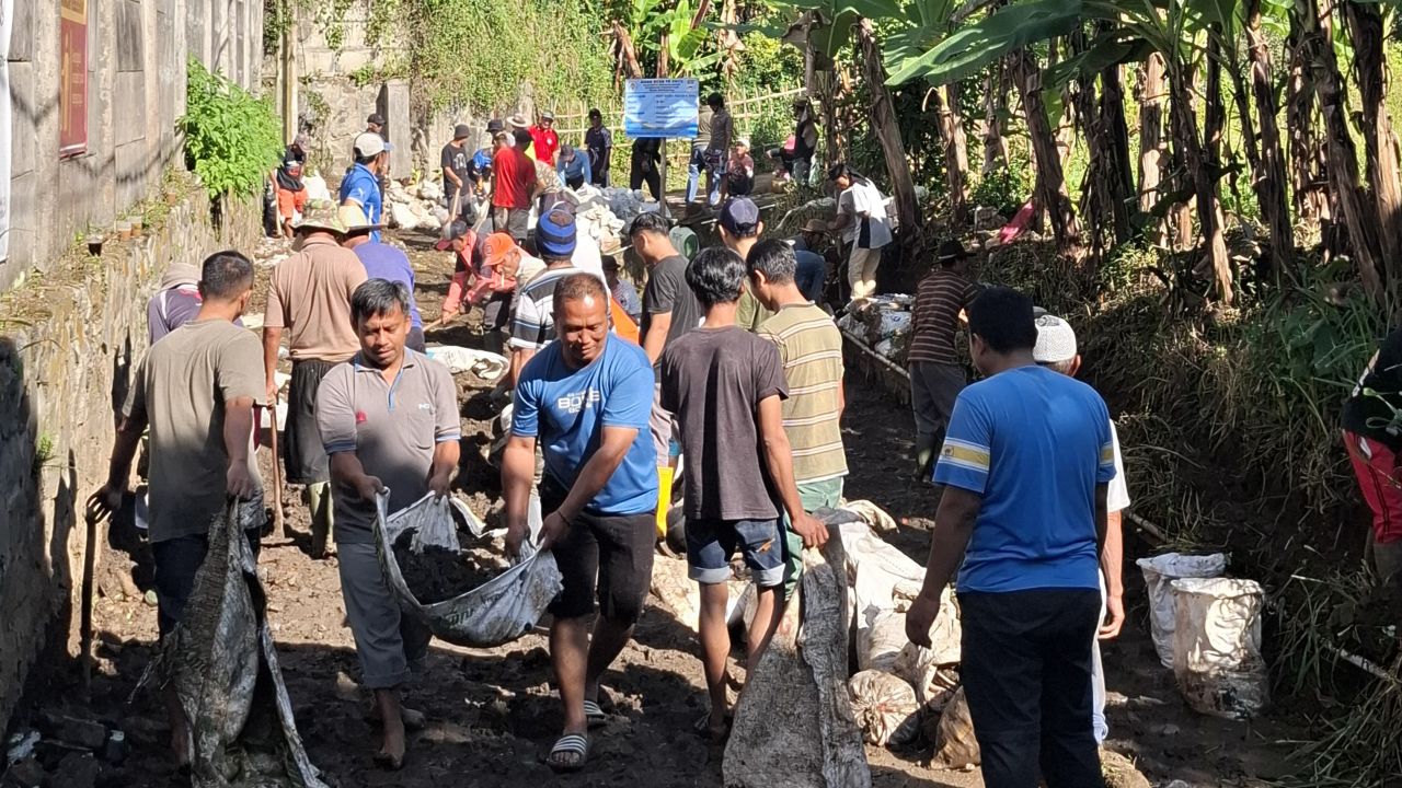 Pembangunan Rabat Beton RW 16
