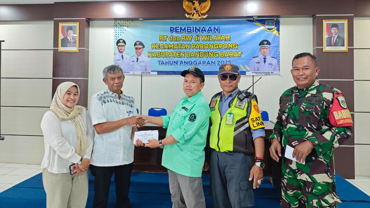 Pembinaan dan pembagian insentif RT & RW se-Desa Ciwaruga