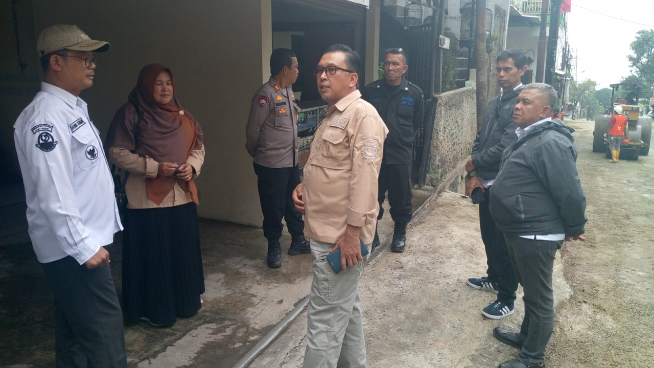 penijauan langsung oleh Dewan Komisi 3 DPRD Kabupaten Barat proses perbaikan jalan Kabupaten yang berada diwilayah Desa Ciwaruga
