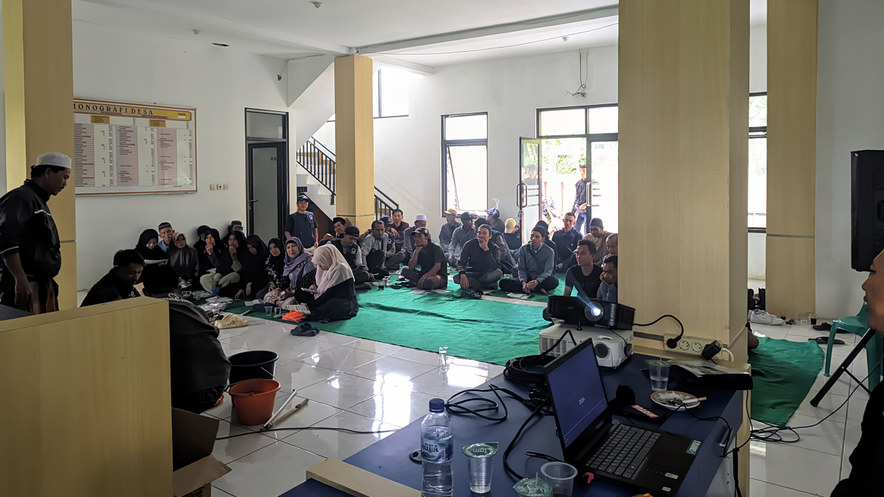 Pelatihan Pembuatan Pupuk Organik Cair bagi Petani di Desa Cibitung